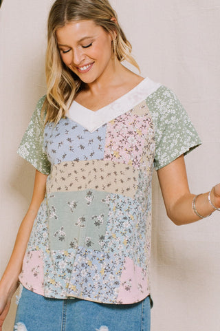 FLORAL V-NECK TOP- Curvy,floral print,FLORAL TOP,florals,PLUS,plus size,PLUS SIZE TEE,PLUS SIZE TOP,plus sizes,Tops-Ace of Grace Women's Boutique